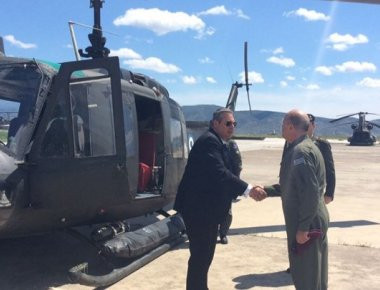 Πέταξε με «Χιούι» ο ΥΠΕΘΑ Π.Καμμένος πάνω από το σημείο της συντριβής στο Σαραντάπορο Ελασσόνας (βίντεο)